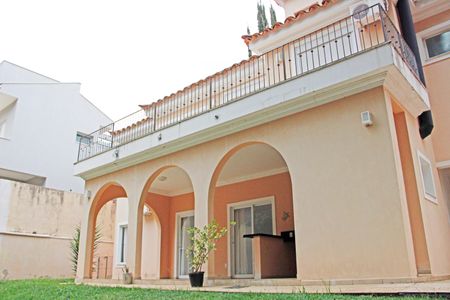 Casa de condomínio para alugar com 200m², 4 quartos e 4 vagasFachada