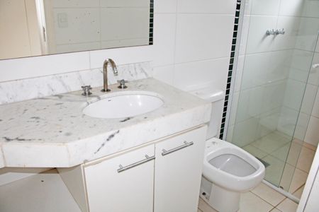 Casa de condomínio para alugar com 200m², 4 quartos e 4 vagasBanheiro da Suíte 1