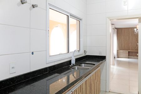 Casa de condomínio para alugar com 200m², 4 quartos e 4 vagasCozinha