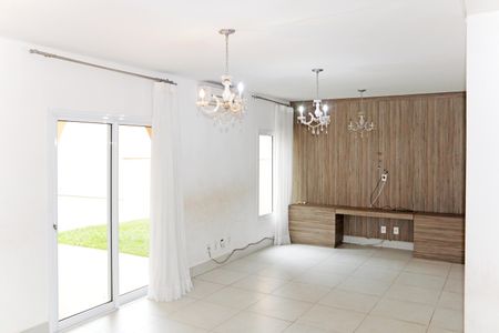 Casa de condomínio para alugar com 200m², 4 quartos e 4 vagasSala