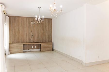 Casa de condomínio para alugar com 200m², 4 quartos e 4 vagasSala