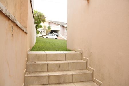 Casa de condomínio para alugar com 200m², 4 quartos e 4 vagasEscada