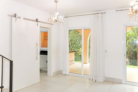 Casa de condomínio para alugar com 200m², 4 quartos e 4 vagasSala