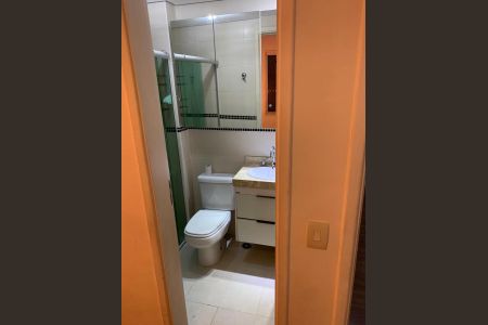 Banheiro de apartamento à venda com 3 quartos, 64m² em Vila Prudente, São Paulo