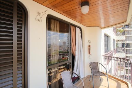 Apartamento para alugar com 150m², 4 quartos e 3 vagasVaranda 