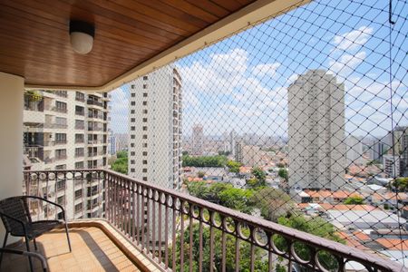 Apartamento para alugar com 150m², 4 quartos e 3 vagasVaranda 