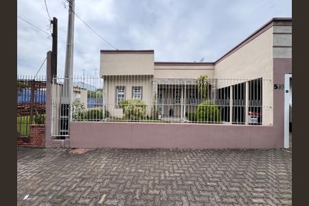 Casa à venda com 262m², 4 quartos e 3 vagas Casa à venda com 262m², 4 quartos e 3 vagasFachada