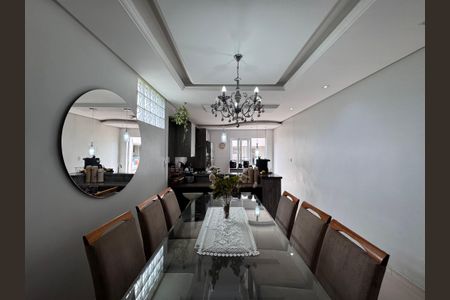 Casa à venda com 262m², 4 quartos e 3 vagas Casa à venda com 262m², 4 quartos e 3 vagasCozinha