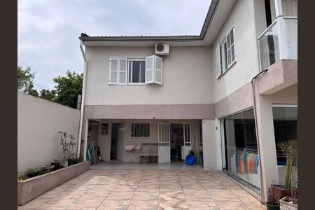 Casa à venda com 262m², 4 quartos e 3 vagas Casa à venda com 262m², 4 quartos e 3 vagasÁrea comum