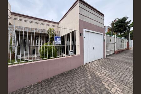 Casa à venda com 262m², 4 quartos e 3 vagas Casa à venda com 262m², 4 quartos e 3 vagasFachada