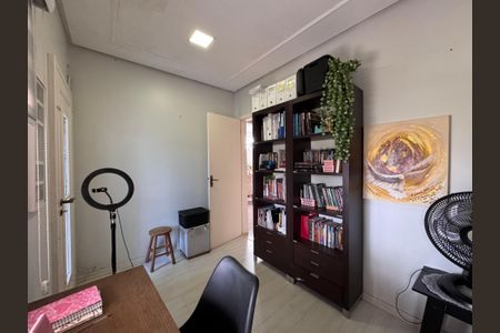 Casa à venda com 262m², 4 quartos e 3 vagas Casa à venda com 262m², 4 quartos e 3 vagasquarto 2