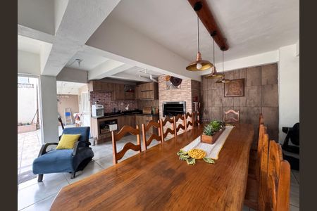 Casa à venda com 262m², 4 quartos e 3 vagasSalão de Festas