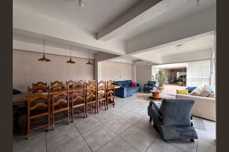 Casa à venda com 262m², 4 quartos e 3 vagas Casa à venda com 262m², 4 quartos e 3 vagasSalão de Festas