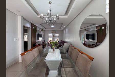 Casa à venda com 262m², 4 quartos e 3 vagas Casa à venda com 262m², 4 quartos e 3 vagasCozinha