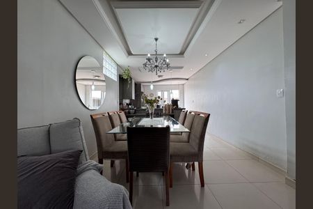 Casa à venda com 262m², 4 quartos e 3 vagas Casa à venda com 262m², 4 quartos e 3 vagasCozinha