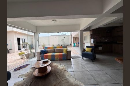 Casa à venda com 262m², 4 quartos e 3 vagas Casa à venda com 262m², 4 quartos e 3 vagasSalão de Festas