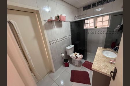 Casa à venda com 262m², 4 quartos e 3 vagas Casa à venda com 262m², 4 quartos e 3 vagasbanheiro