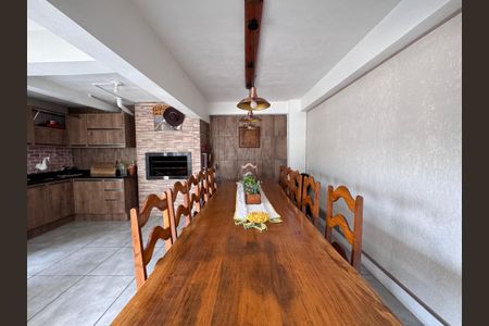 Casa à venda com 262m², 4 quartos e 3 vagas Casa à venda com 262m², 4 quartos e 3 vagasSalão de Festas