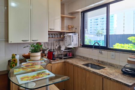 Apartamento à venda com 150m², 2 quartos e 2 vagasCozinha