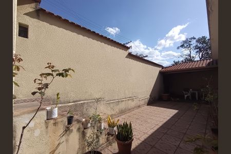 Casa à venda com 190m², 3 quartos e 2 vagasQuintal