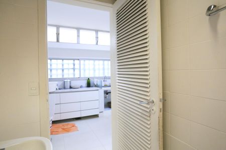 Apartamento à venda com 490m², 4 quartos e 2 vagasBanheiro de Serviço