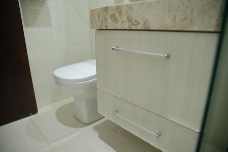 Casa à venda com 201m², 3 quartos e 3 vagasSuíte 1 - Banheiro 