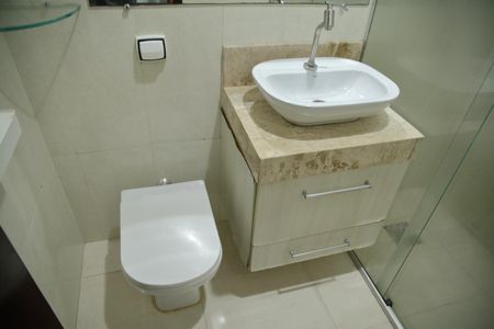 Casa à venda com 201m², 3 quartos e 3 vagasSuíte 1 - Banheiro 