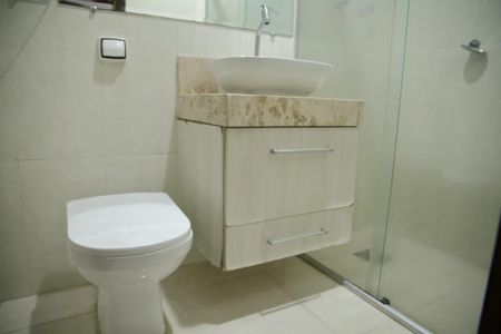 Casa à venda com 201m², 3 quartos e 3 vagasSuíte 1 - Banheiro 