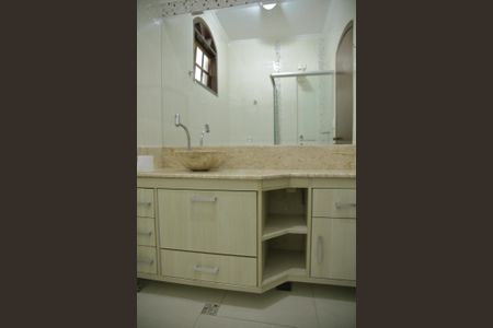 Casa à venda com 201m², 3 quartos e 3 vagasBanheiro Social 