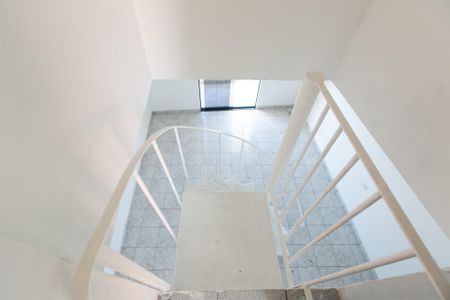 Casa para alugar com 150m², 2 quartos e sem vagaEscada