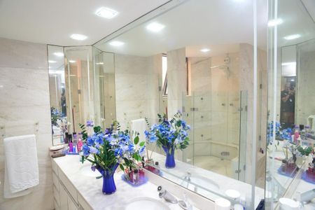 Apartamento à venda com 390m², 4 quartos e 2 vagasBanheiro Suíte 1