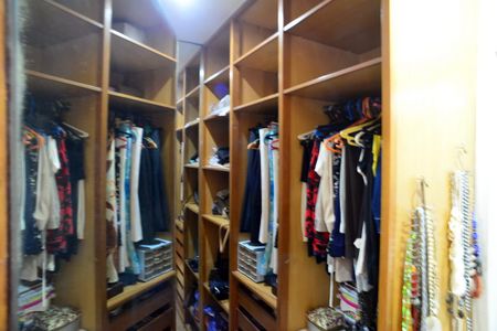 Apartamento à venda com 390m², 4 quartos e 2 vagasCloset Suíte 1