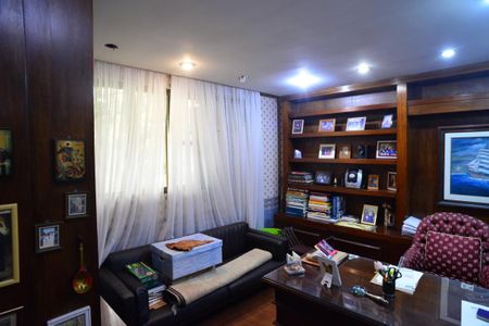 Apartamento à venda com 390m², 4 quartos e 2 vagasEscritório