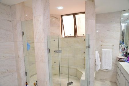 Apartamento à venda com 390m², 4 quartos e 2 vagasBanheiro Suíte 1