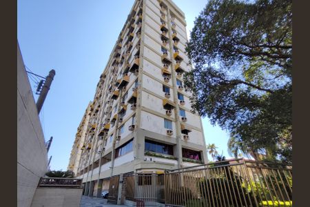 Apartamento à venda com 63m², 2 quartos e 1 vaga Apartamento à venda com 63m², 2 quartos e 1 vagaFachada e portaria