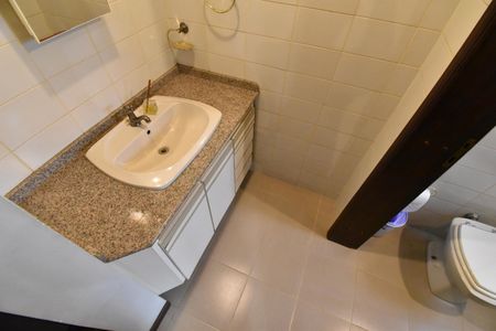 Casa para alugar com 500m², 6 quartos e 9 vagasBanheiro de Serviço