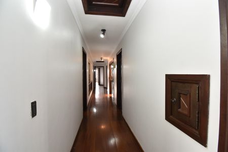 Casa para alugar com 500m², 6 quartos e 9 vagasCorredor