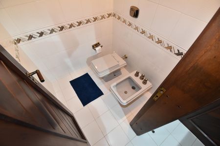 Casa para alugar com 500m², 6 quartos e 9 vagasBanheiro 3