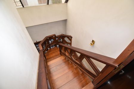 Casa para alugar com 500m², 6 quartos e 9 vagasEscada