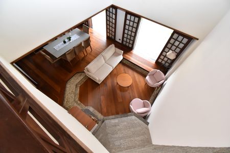 Casa para alugar com 500m², 6 quartos e 9 vagasCorredor