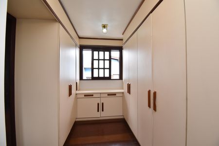 Casa para alugar com 500m², 6 quartos e 9 vagasCloset da Suíte