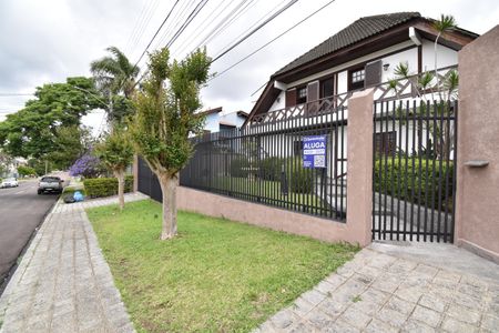 Casa para alugar com 500m², 6 quartos e 9 vagasFachada + Placa