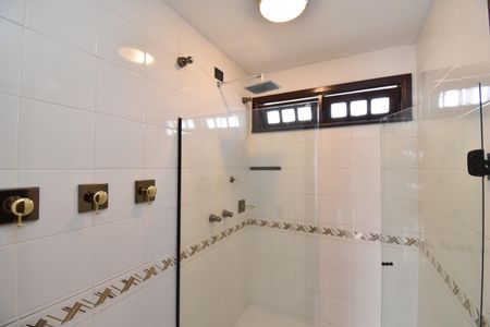 Casa para alugar com 500m², 6 quartos e 9 vagasBanheiro 3