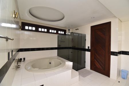 Casa para alugar com 500m², 6 quartos e 9 vagasBanheiro da Suíte