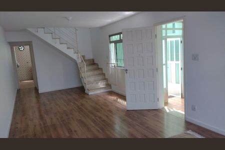 Casa à venda com 3 quartos, 131m² em Jardim Monte Libano, Santo André
