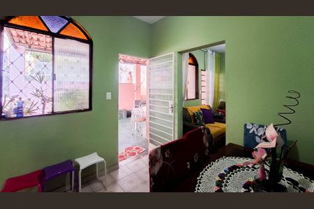 Sala de casa à venda com 4 quartos, 400m² em Santa Cruz, Belo Horizonte