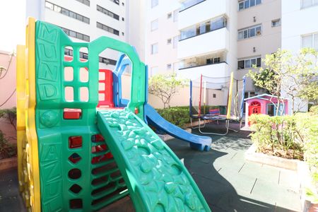 Apartamento para alugar com 74m², 2 quartos e 2 vagasÁrea comum - Playground