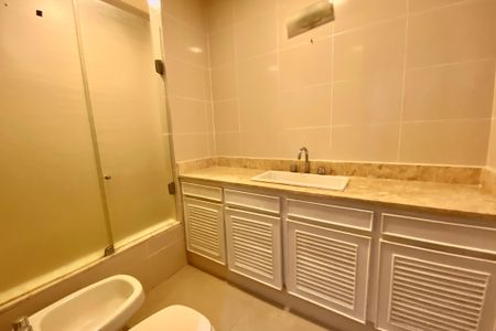 Apartamento para alugar com 220m², 3 quartos e 2 vagasSuite