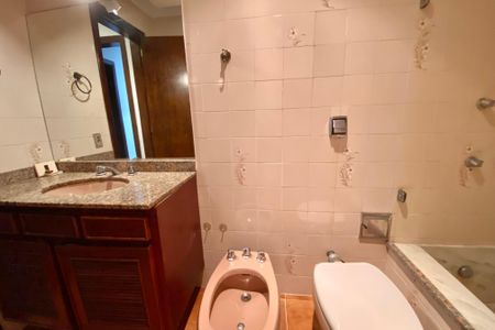 Apartamento para alugar com 220m², 3 quartos e 2 vagasBanheiro social