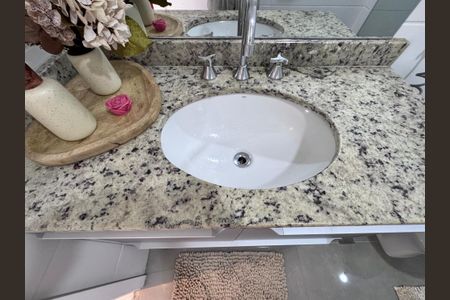 Apartamento à venda com 73m², 2 quartos e 1 vagaBanheiro Social